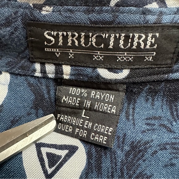 β
Vintage 90βs Structure Pattern Casual Button Down - Blue/White β
- Picture 12 of 17